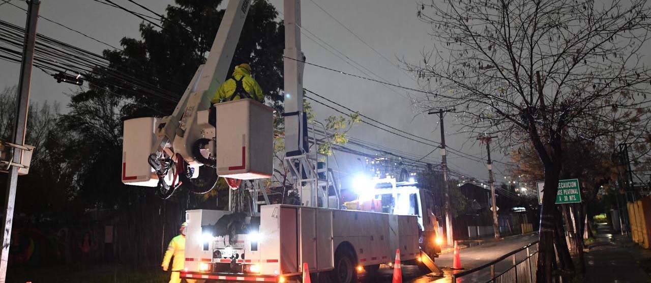 Enel mantiene más de 7.000 clientes sin luz como consecuencia del sistema frontal