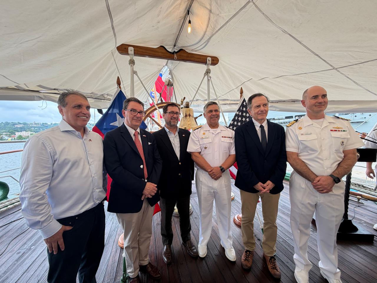 Chile fortalece su imagen como destino de inversión en encuentro empresarial a bordo de la “Esmeralda” en Nueva York
