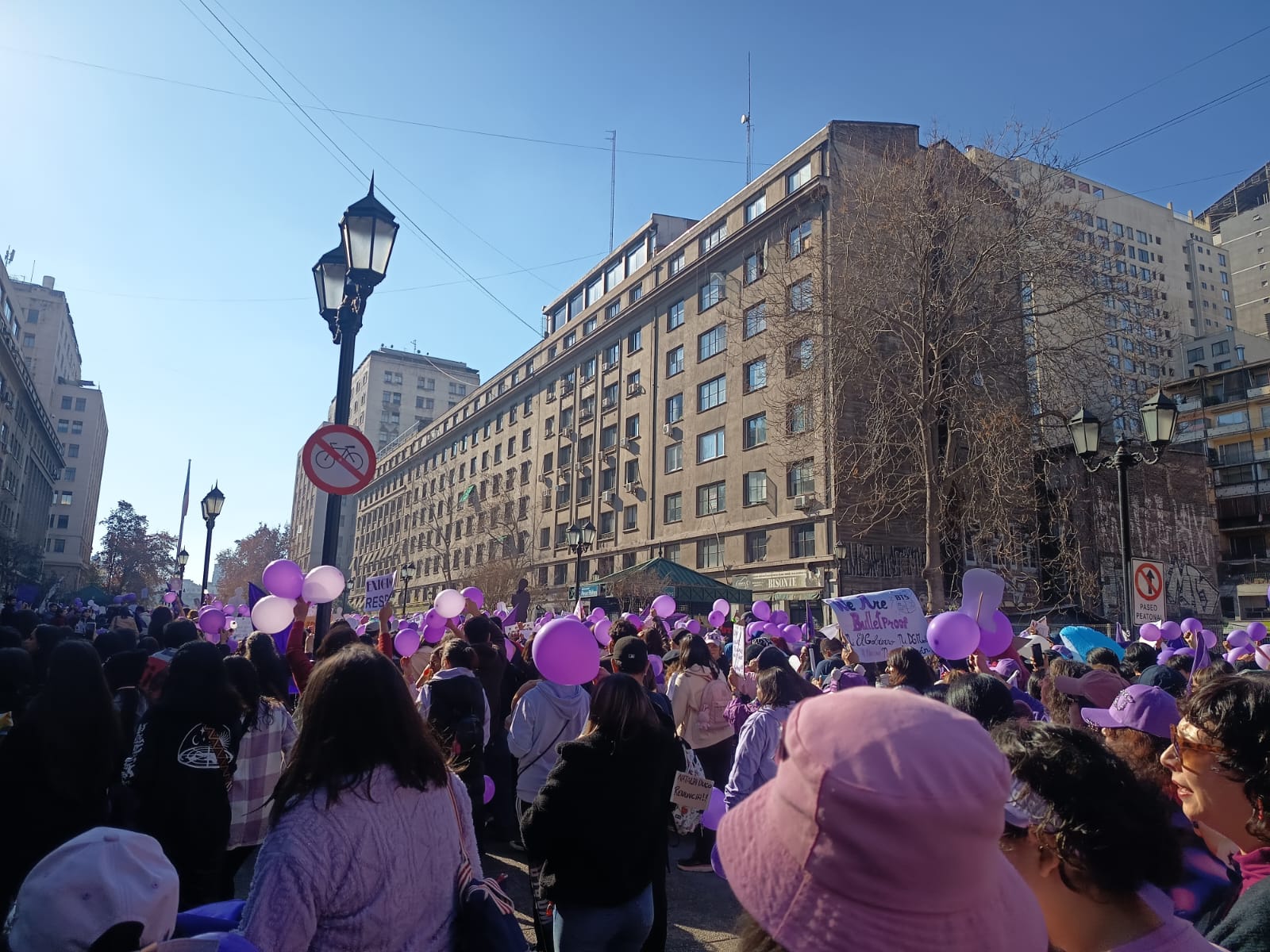 Miles de fans de BTS marchan en distinta ciudades en protesta por la cancelación del concierto en el Estadio Nacional