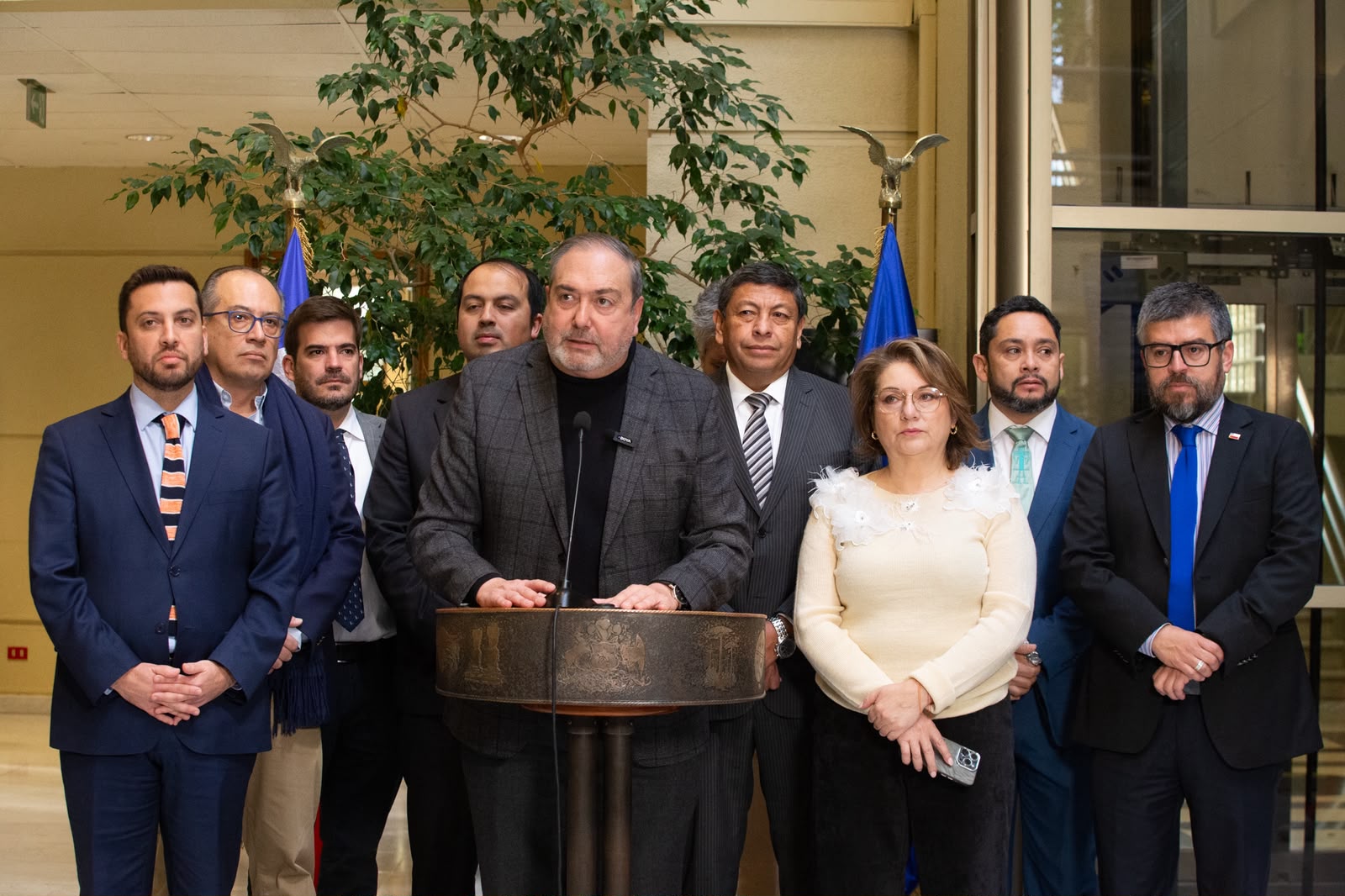 Bancada Indep-PPD presenta proyecto que asegura por 10 años mantener derechos sociales y laborales