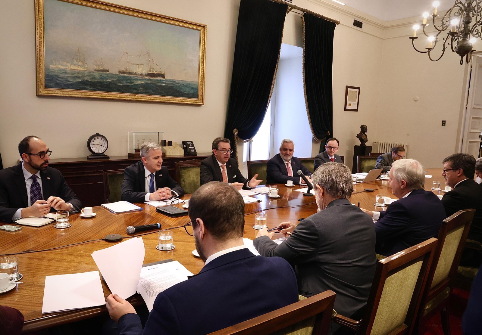 Pdte Kast y ministro Barros revisan prioridades de Defensa y coordinan acciones ante próximo sistema frontal