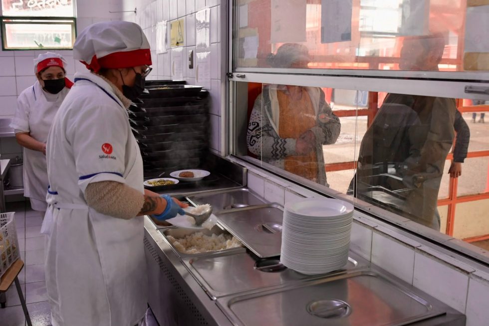 Junaeb ha entregado 13 mil raciones de alimentación en albergues de las regiones afectadas