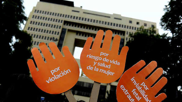 Feministas de oposición critican proyecto “Escucha su corazón” y piden al Congreso rechazarlo