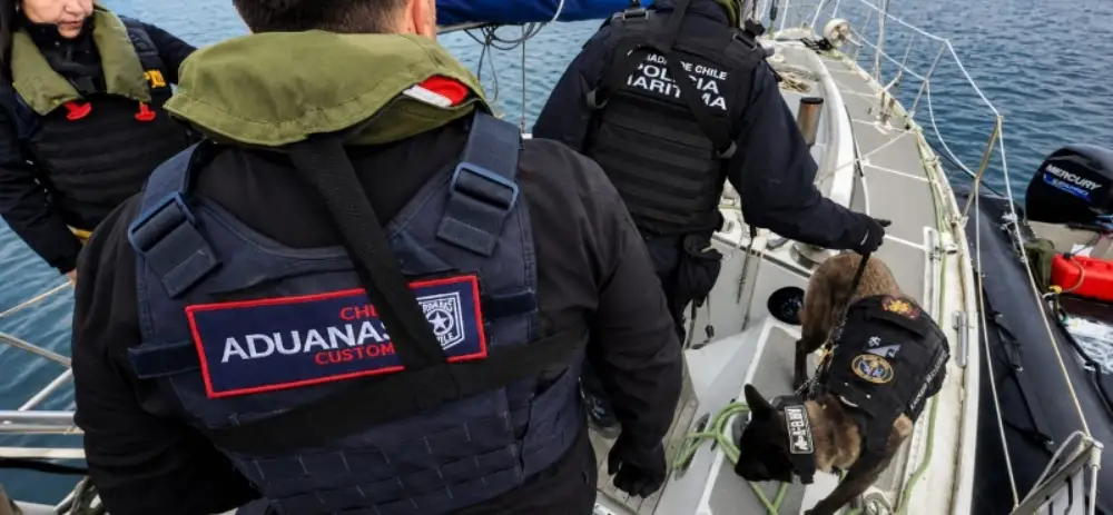 Aduanas, Armada y PDI controla velero francés por "Turismo Pirata"  en Magallanes