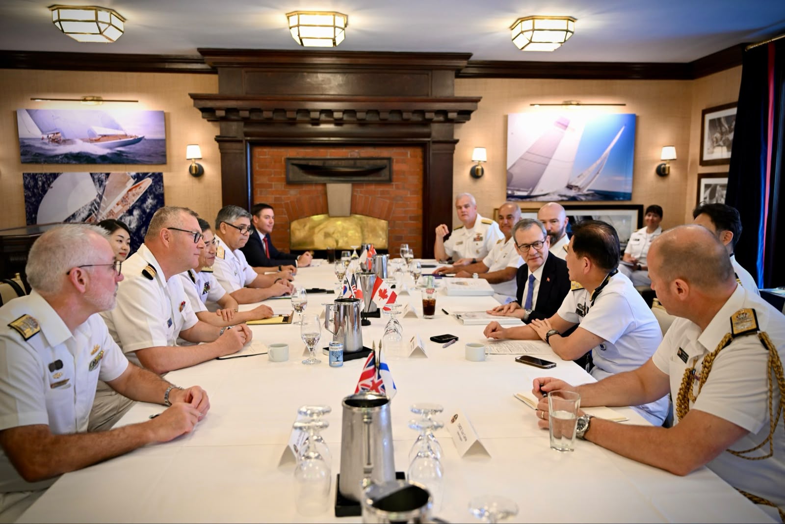 En EEUU, Comandante en Jefe de la Armada se reúne con jefes de Armadas amigas y abordan la Construcción Naval y el rol de Chile