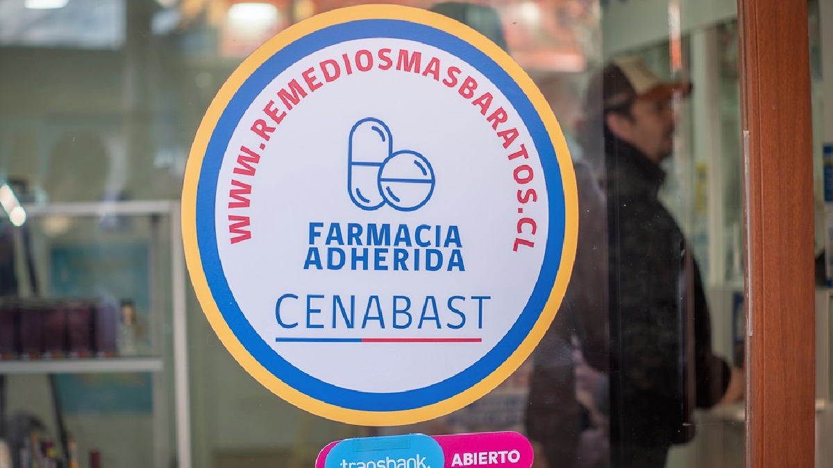 Refuerza importancia de Ley Cenabast para acceso de medicamentos a menor costo
