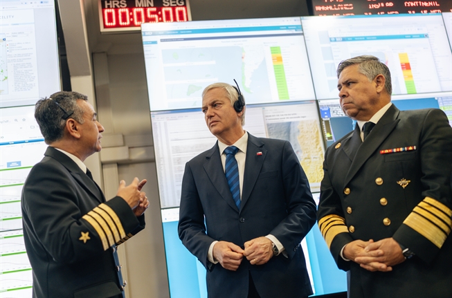 En visita al SHOA Pdte Kast llama a la tranquilidad y al autocuidado ante llegada de tren de sistemas frontales