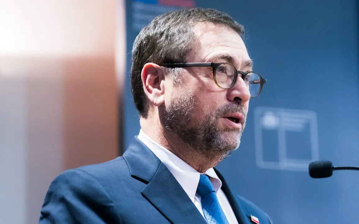 Canciller reconoce desorden en declaraciones por arancel castigo de EEUU a Chile y llama a la tranquilidad porque "Estamos negociando"
