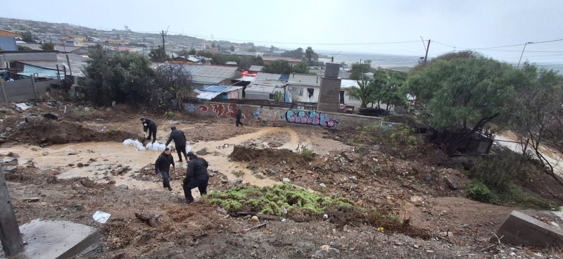 Armada apoya a comunidades de Huasco, Tongoy y Coquimbo afectadas por sistema frontal