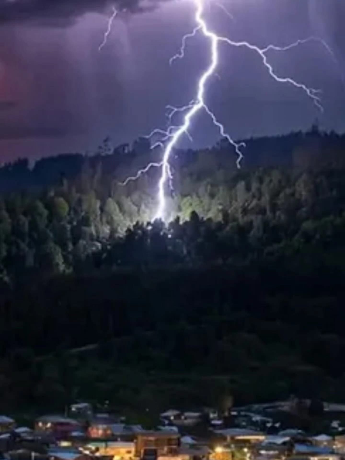 Dan aviso por probables tormentas eléctricas desde La Araucanía a Los Lagos