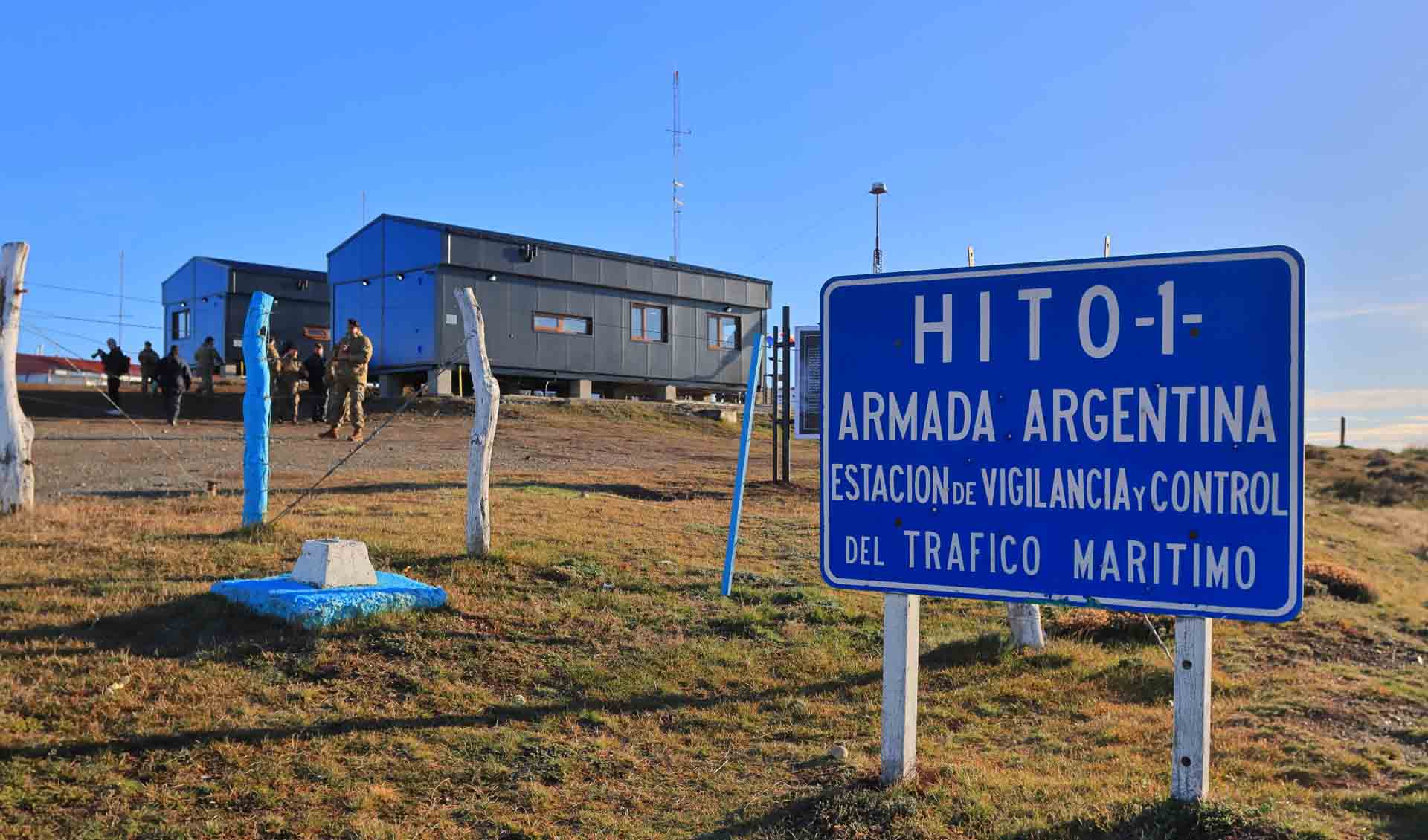 Armada argentina visita puesto de vigilancia marítimo Hito1 en la frontera con Chile ad portas de zarpe de buque Danstar a las Falkland