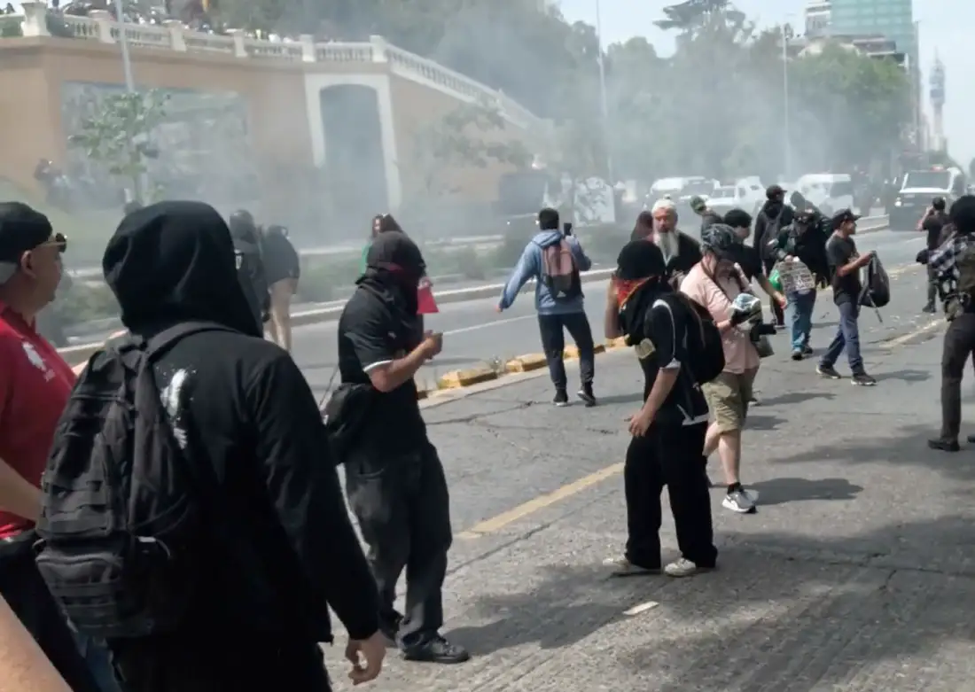 Pdte Kast ordena EXPULSAR A LOS EXTRANJEROS que participaron en desmanes tras marcha del domingo