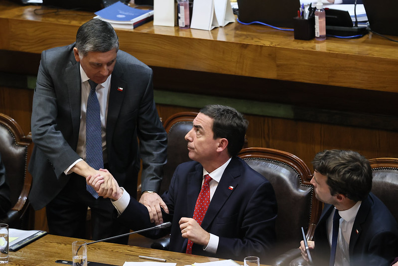 Oposición no queda conforme con explicaciones de Rabat y mantiene la AC