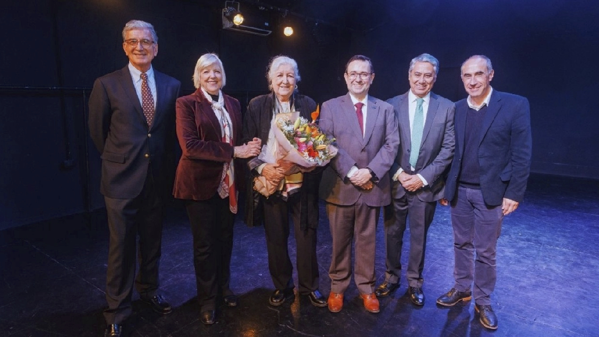 60 años de trayectoria: UNIACC inaugura sala de teatro en homenaje a la actriz Anita Reeves