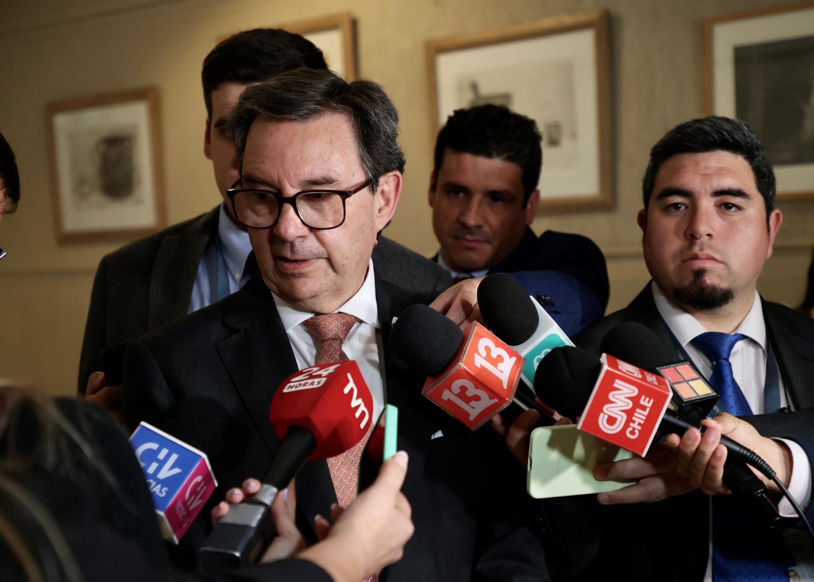 Barros dice que no hay datos para temer que se romperán normas de la libre navegación por zarpe de busque a las Falkland