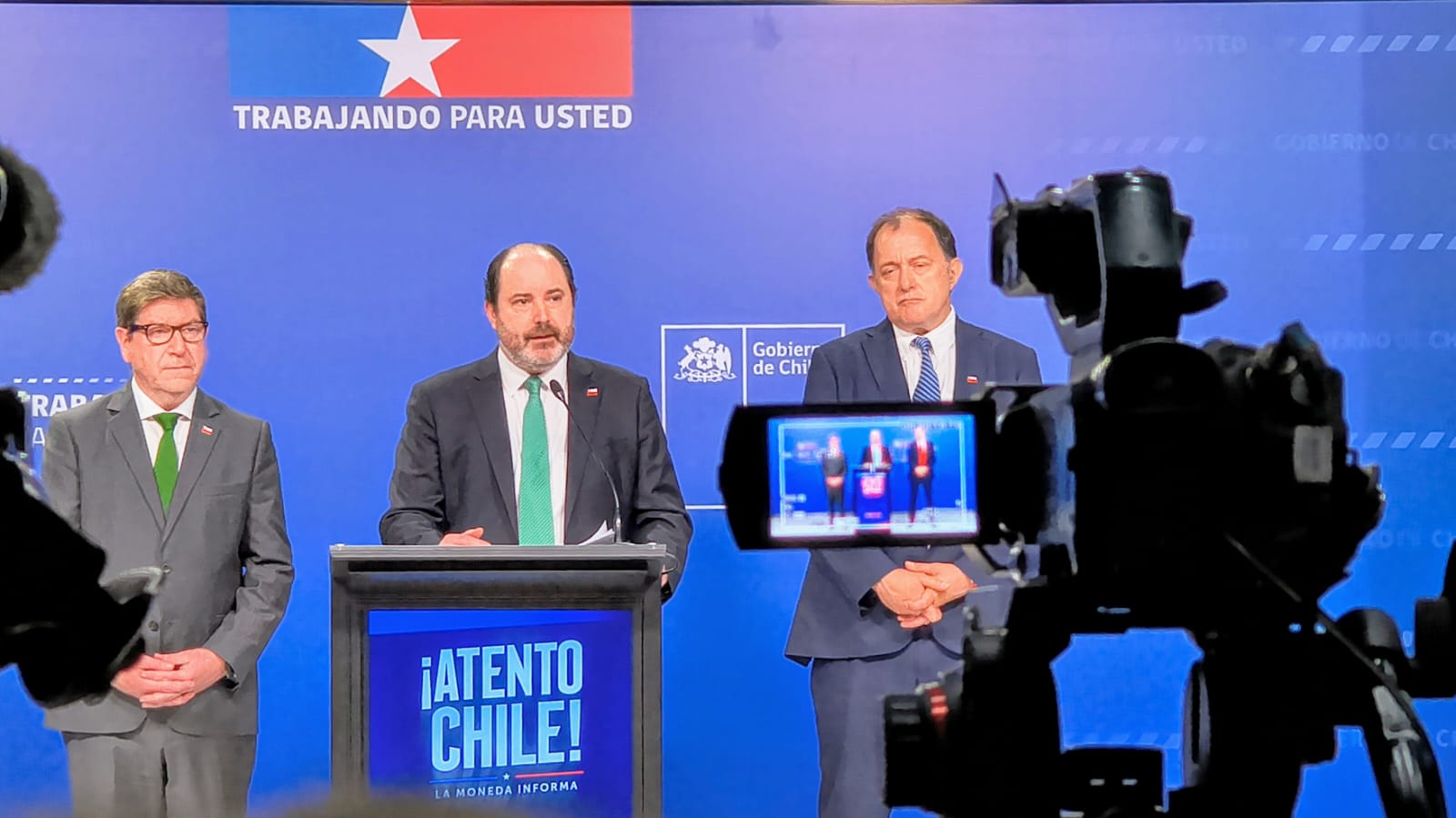 Gobierno llama al sector privado a contratar para así bajar la alta cifra de desempleo