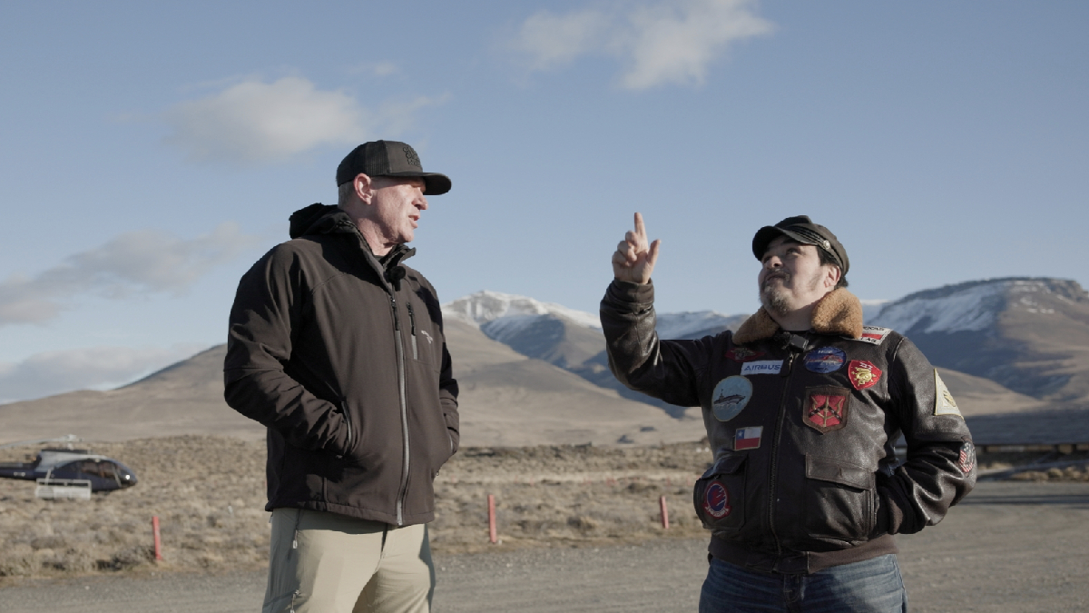 Rodrigo Fuenzalida es fichado por productor estadounidense en rodaje de documental sobre ovnis