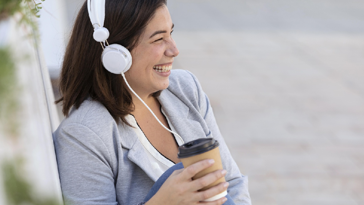 Informe de Ibope revela que el 93% de los chilenos consume contenido en formato de audio